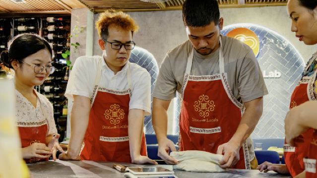 คลาสทำขนมปังบั๊ญเหมียครึ่งวันในฮานอย: เรียนรู้การทำบั๊ญเหมียตั้งแต่เริ่มต้นและการชงกาแฟ