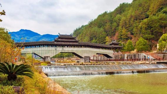 Muzium Etnik She Kaunti Berautonomi Jingning She Lishui + Tingkap Kampung She + Kuil Shisi + Air Terjun Xuehua (tidak termasuk tiket)