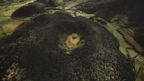Sepanyol Barcelona - Kota Lama Zaman Pertengahan Besalú - Taman Gunung Berapi Garrotxa Sewaan Peribadi - Klasik