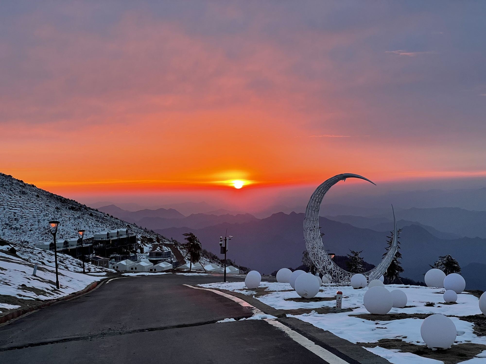 雅安牛背山星辰營地·過夜露營【提供三角/球型帳篷+海拔3666公尺+觀雲海雪山】