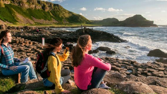 Giant's Causeway & Belfast City: Day Trip from Dublin