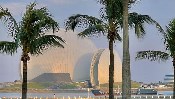 Zhuhai Fisherwoman + Jingshan Park + Tangjia Bay + couple Road + White Beach one-day tour- English Service Available