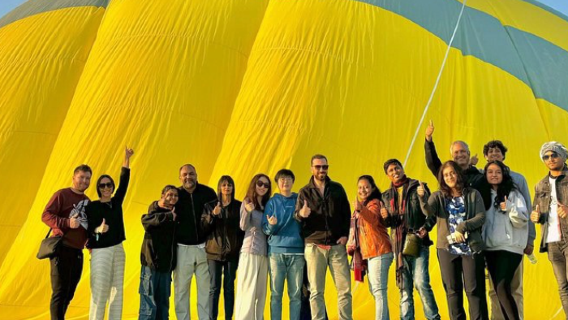 Dubai Hot Air Balloon with Views of Desert, Breakfast, Falcon Show(Dune bashing,Camel Ride Optional