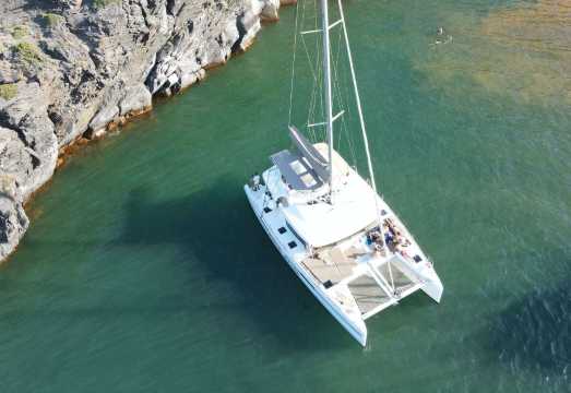 Luxury Santorini Catamaran Cruise Guide: BBQ, Drinks, Red Beach, White Beach and Oia Sunset