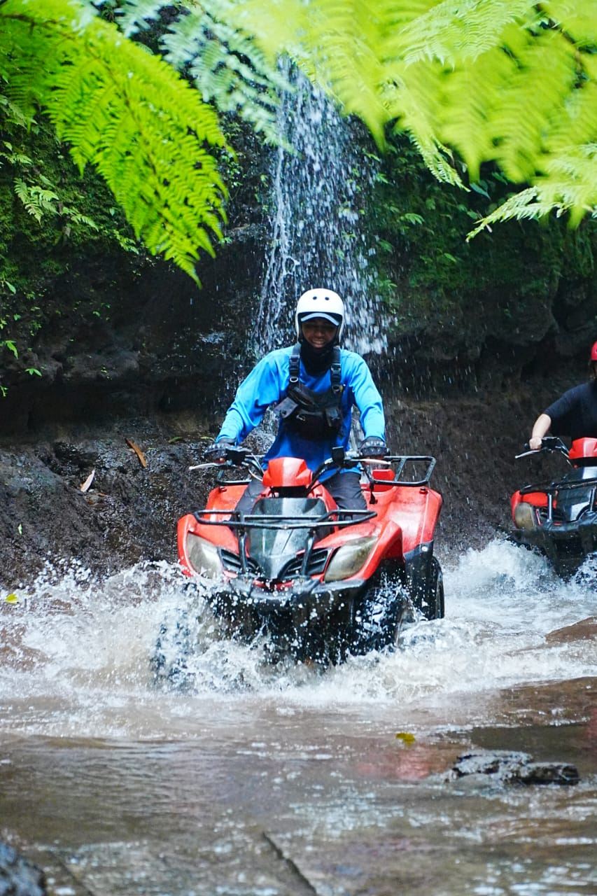 คอมโบอูบุด ขี่รถ ATV ผ่านถ้ำบารองที่ Dadi Bali Adventure และล่องแพแม่น้ําอยุง