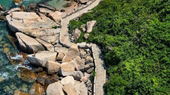 Zhuhai Sun Moon Shell Grand Theater + Yeli Island + Xiangluwan Beach private charter one-day tour English Service Available