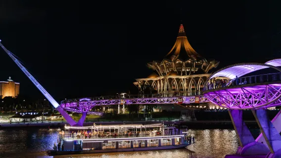 Royal Kuching River Cruise Erlebnis mit leichten Erfrischungen und Free Flow Drink