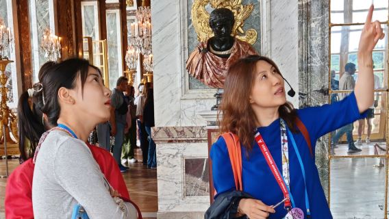 Notre Dame de Paris + The Louvre Museum guide with admission ticket