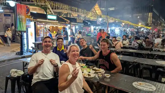 Singapore: Guided Street Food Tour at Night