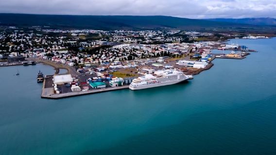 Akureyri: Super Jeep Tour with Icelandic Snacks