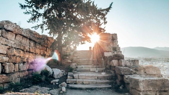 Athena: Sorotan Akropolis dan Mitologi dalam Tur Kelompok Kecil