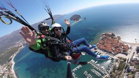 Parapente en Montenegro: Excursión aérea sobre el casco antiguo de Budva