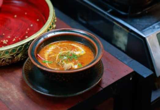Sukhumvit: Hands-on Thai Cooking Class & Market Tour in BKK