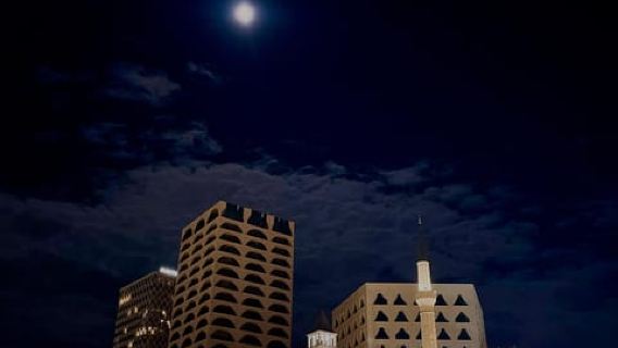 Tirana: Private Nachttour mit Kaffee und Cocktail