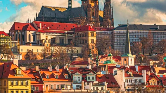 Prague Medieval Underground and Old Town Tour [Premium Group]