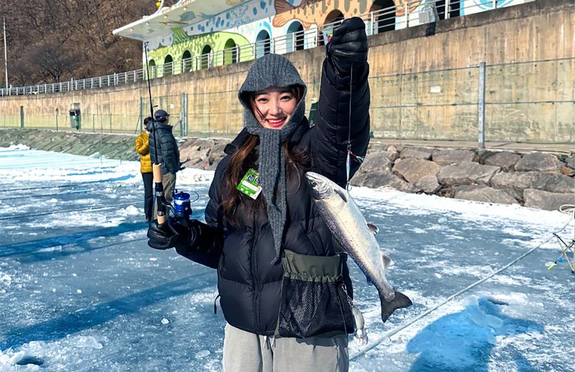 首爾出發：華川山鱒魚節冰釣 (+魚飛溪谷)