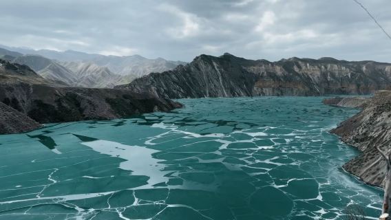 新疆昌吉回族自治州S101百里丹霞觀景台+肯斯瓦特景區一日遊