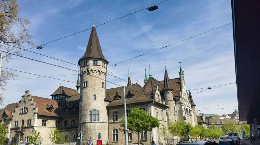 瑞士蘇黎世國立博物館+林登霍夫山+三大教堂+老城+蘇黎世湖