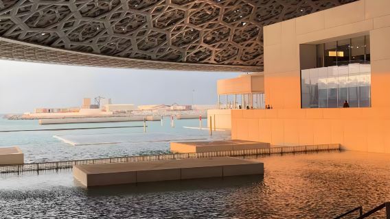 阿布達比狂歡一日：羅浮宮+法拉利公園+華納兄弟主題樂園包車遊