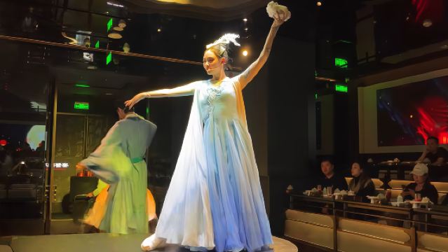 Immersive Crab Feast, Meet Northern Song Elegance