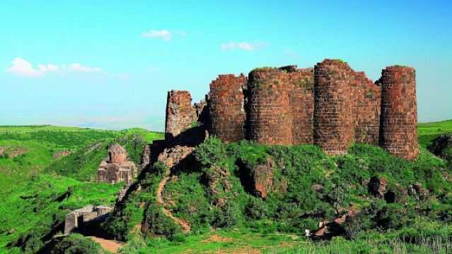 Tagesausflug mit Privattransfer zur Zvartnots Museum-Reservation, Kari-See und Festung Amberd