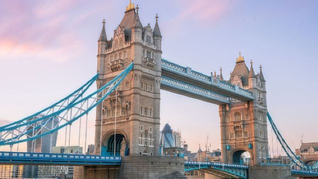 UK Airport Transfers in London Heathrow, Gatwick, Luton, Stansted, Manchester, and Edinburgh