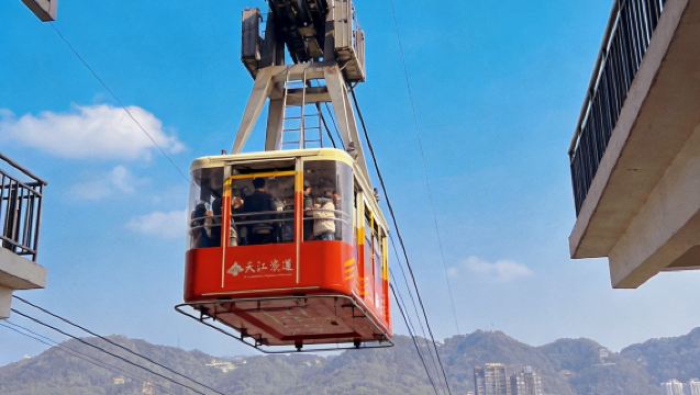 ฉงชิ่ง กระเช้าลอยฟ้า แม่น้ำแยงซีเกียง + รถไฟลอยฟ้าผ่านตึก + ถนนคนเดินฉือฉีโข่ว + หงหยาต้ง + ทัวร์ 1 วัน / ไม่มีการขายของ / เที่ยวสนุกอย่างเดียว