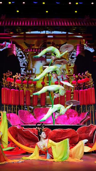 "Clearance Live! Experience Chinese Traditional Acrobatics at Red Theater"