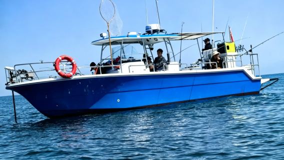 Qinhuangdao private fishing charter - luxury yacht at Beidaihe Grape Island for deep sea fishing