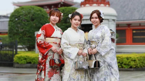 Tokyo Kimono, Furisode, Yukata Verhuur Ervaring - Ookini Asakusa Kaminarimon Winkel