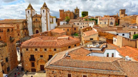Cáceres: Tour Guiado + Entrada a Monumentos + Degustación
