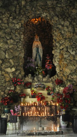 Round-trip from Lisbon ‖ Fatima Sanctuary + Arustel boutique small group half-day tour