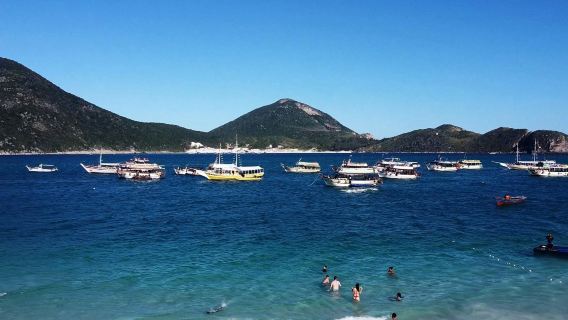 Arraial do Cabo: Guided Boat Tour + Roundtrip Transfer + Lunch