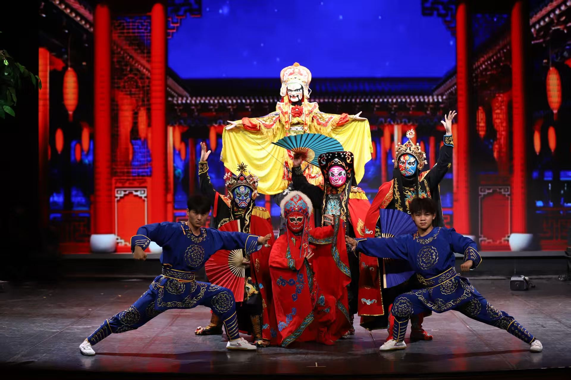 [Espectáculo de Ópera de Sichuan en Chongqing] "Opera en la Ciudad Montañosa" en el Teatro de Arte Popular de Chongqing: auténtica ópera de Chongqing + cambio de máscaras de la Ópera de Sichuan + escupir fuego + demostración de ceremonia del té + opción de vestuario y maquillaje teatral