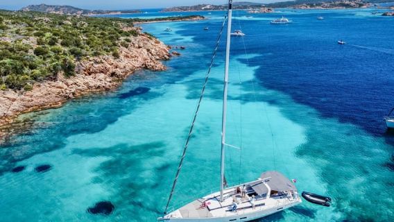 Palau: Escursione in barca a vela nell'Arcipelago della Maddalena