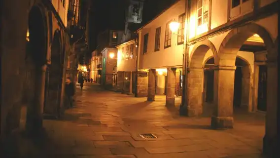 Santiago de Compostela: legends tour and galician dinner