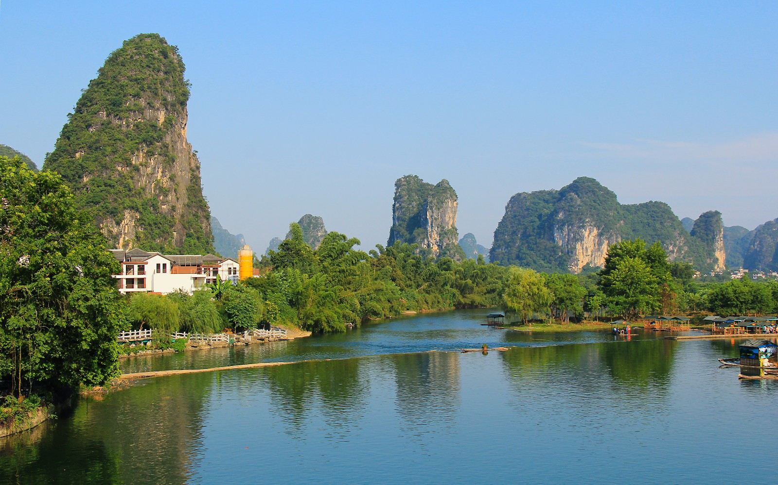 桂林英語グループツアー:裕龍江風景区の竹筏ラフティング&十里画廊&シャングリラパーク(世外桃源)