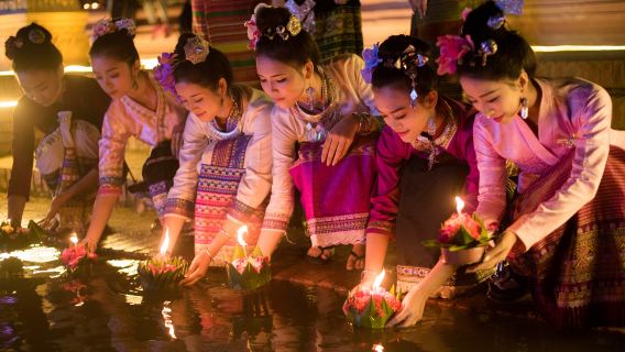 清邁醉美的節日天燈節+羅摩利寺+塔佩門+瓦洛洛市場一日遊