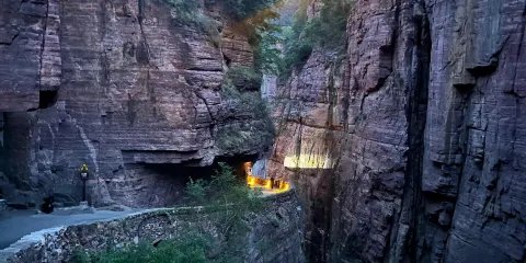 河南鶴壁萬仙山景區+郭亮掛壁公路一日遊可中英文服務