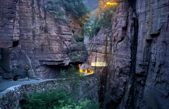 河南鶴壁萬仙山景區+郭亮掛壁公路一日遊可中英文服務