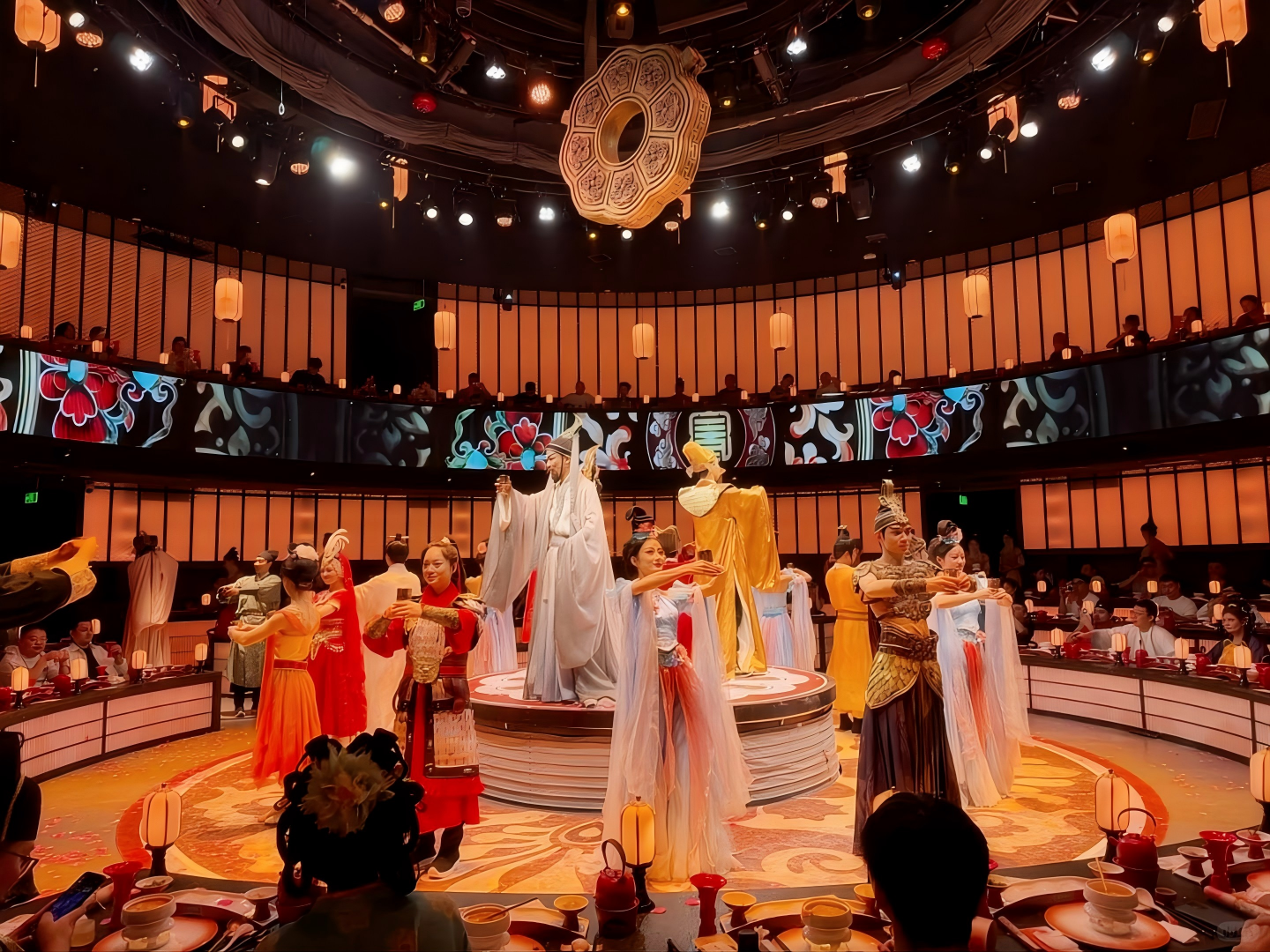 Xi'an Daming Palace Banquet: Splendid Costumes and Musical Dances Adorn the Palace, Tang Dynasty Cuisine Showcases a Thousand Years of Elegance