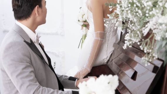 Momen Trip Keriya[Danau Yubi Pasir/Pasar Malam Hotan/Area Pemandangan Longhu/Pemandu Wisata + Foto Prewedding dengan Drone dan Film Pendek]