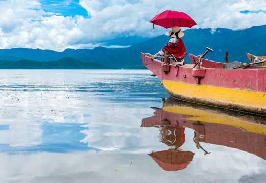 Lijiang Must-Visit! Lugu Lake Private Day Tour: Unveil Mosuo Culture amidst Natural Beauty
