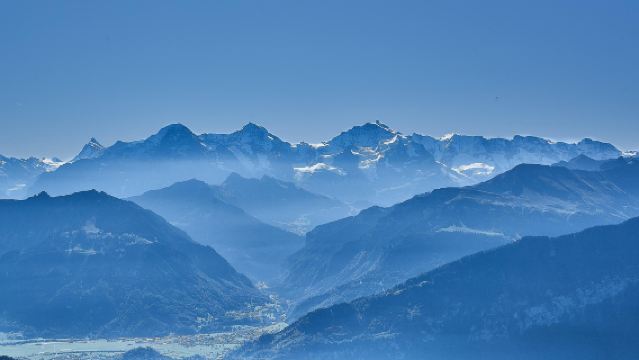 瑞士因特拉肯來回-格林德瓦-夢幻山坡-少女峰｜包車專線