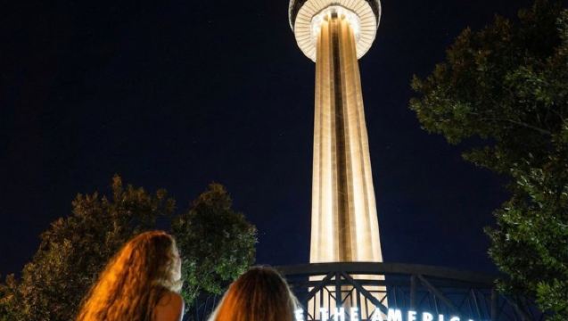 San Antonio Premium Nachtfahrt mit Riverwalk Bootstour