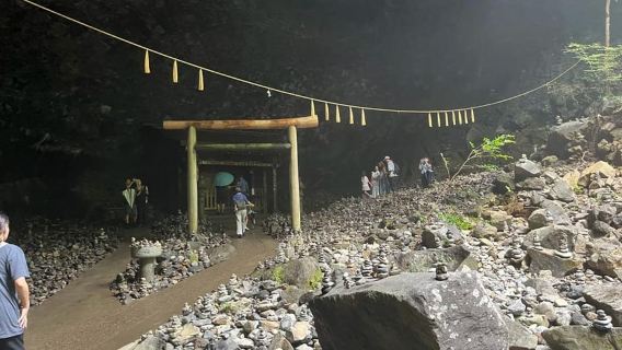 Fukuoka: Takachiho Gorge and Kumanoimasu Shrine Day Trip