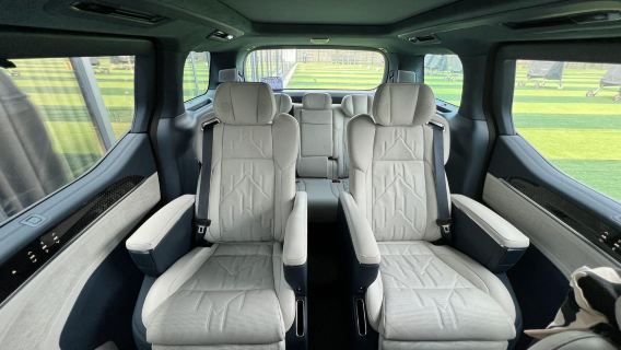 旅遊觀光巴士訂製包車帶司機◈點對點接駁+商務接待+專業司機+轎車商務車中巴大巴士多種車型可選