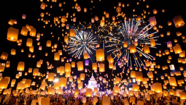 チェンマイ発｜コムローイ祭り入場チケット＆日本語ガイド 会場往復送迎付き（2026年11月24日 or 25日）