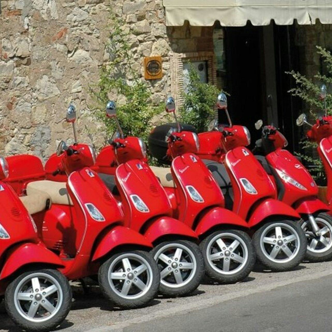 Chianti: Tour panoramico in Vespa + Biglietti d'ingresso per degustazione di vini