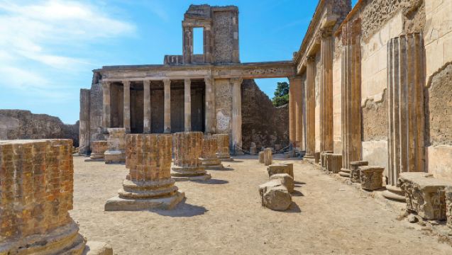 Pompeii & Mount Vesuvius: Guided Tour + Wine Tasting from Naples